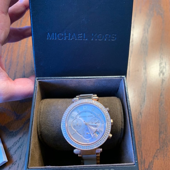 Michael Kors Rose Gold Parker Watch - Picture 6 of 7